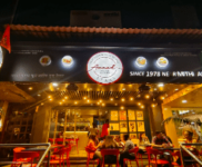Top 5 Iconic Street Food Spots in Mumbai to Satisfy Your Cravings